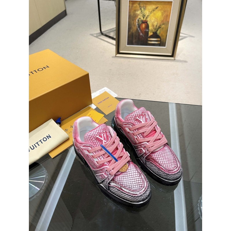 l**is V*t*n sneakers
